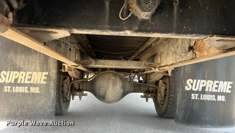 image for item LD9475 2005 Peterbilt PB330 box truck