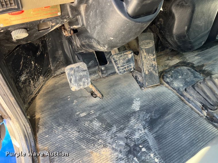 image for item LD9475 2005 Peterbilt PB330 box truck