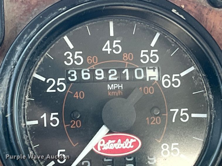 image for item LD9475 2005 Peterbilt PB330 box truck