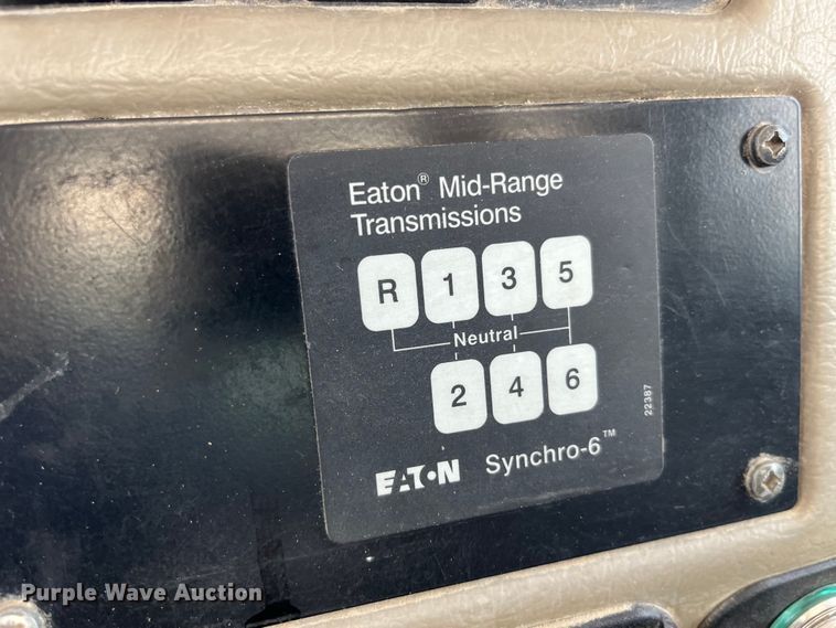 image for item LD9475 2005 Peterbilt PB330 box truck