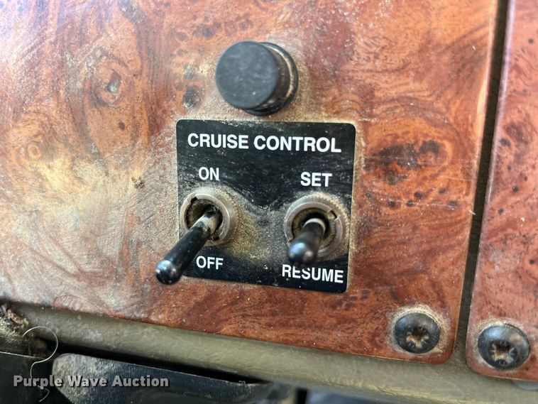 image for item LD9475 2005 Peterbilt PB330 box truck