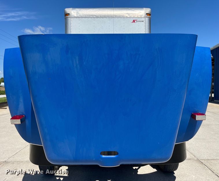 image for item LD9475 2005 Peterbilt PB330 box truck