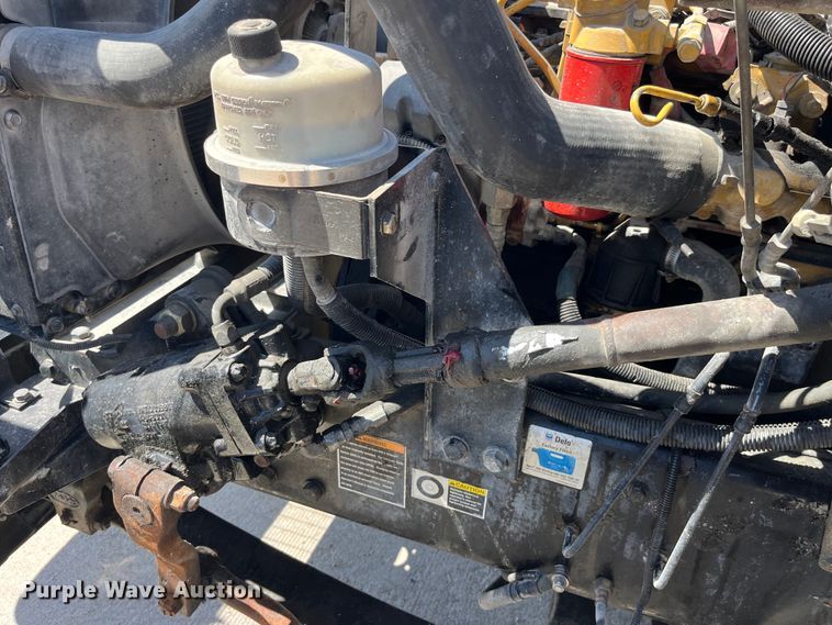 image for item LD9475 2005 Peterbilt PB330 box truck