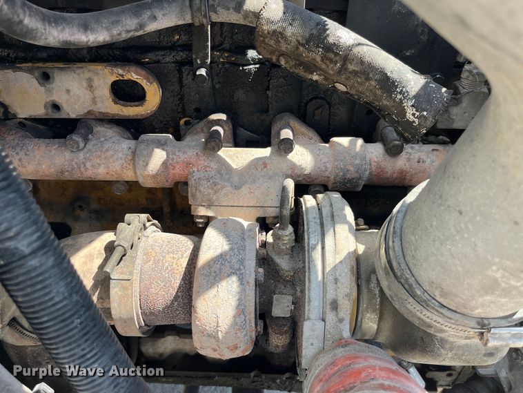 image for item LD9475 2005 Peterbilt PB330 box truck