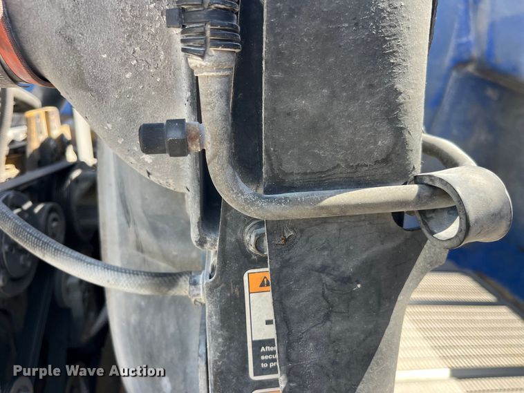 image for item LD9475 2005 Peterbilt PB330 box truck