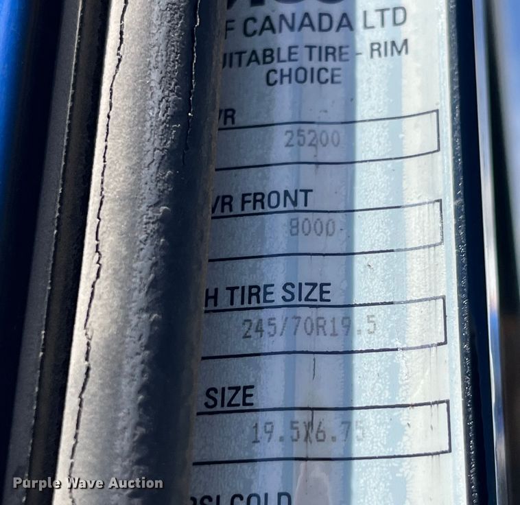 image for item LD9475 2005 Peterbilt PB330 box truck