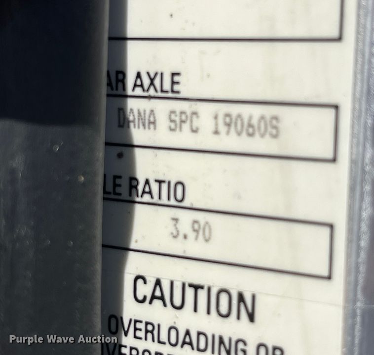 image for item LD9475 2005 Peterbilt PB330 box truck