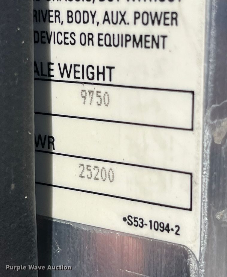 image for item LD9475 2005 Peterbilt PB330 box truck