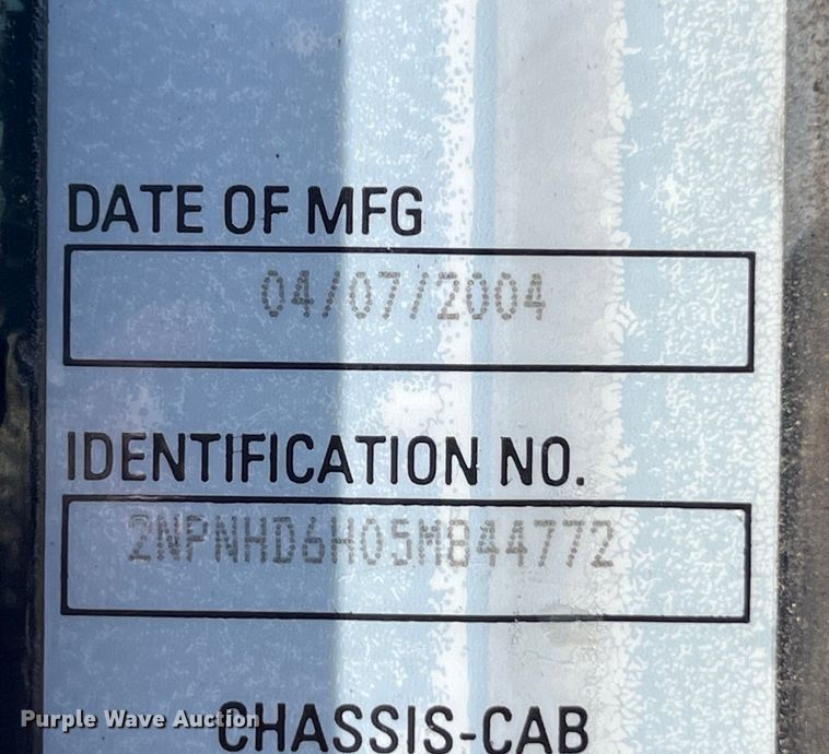 image for item LD9475 2005 Peterbilt PB330 box truck