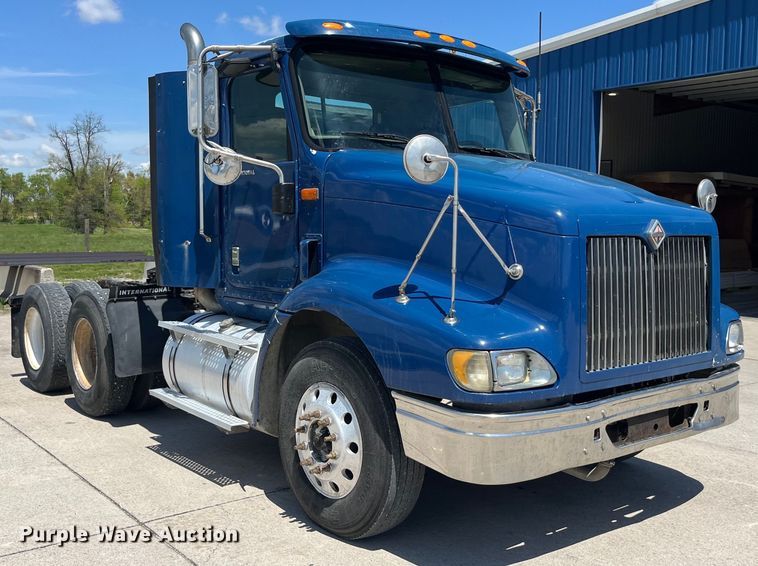 image for item LD9477 2005 International 9200i semi truck