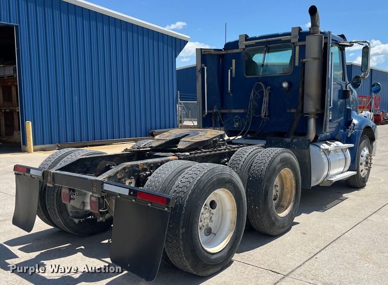 image for item LD9477 2005 International 9200i semi truck