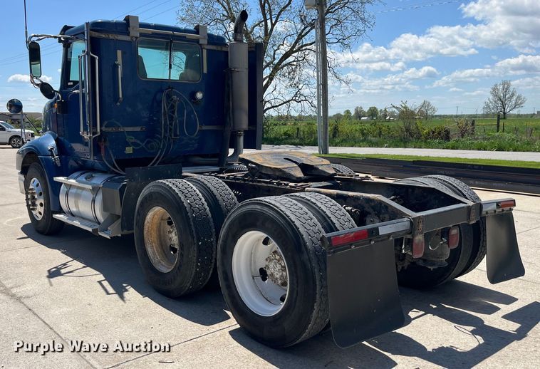 image for item LD9477 2005 International 9200i semi truck