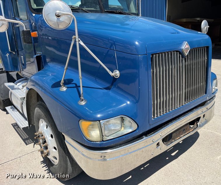 image for item LD9477 2005 International 9200i semi truck