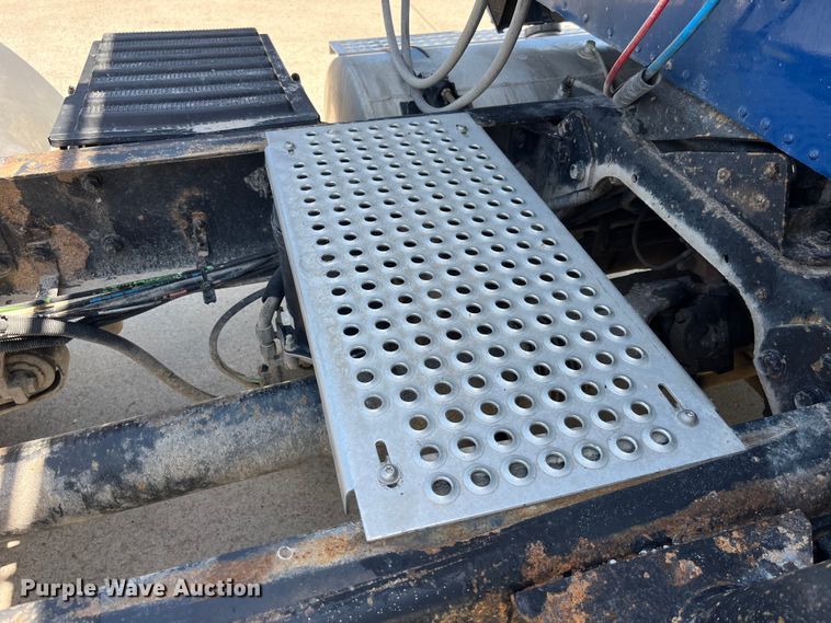 image for item LD9477 2005 International 9200i semi truck