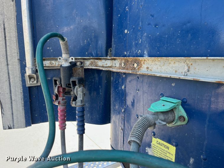 image for item LD9477 2005 International 9200i semi truck