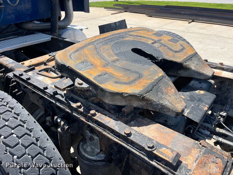 image for item LD9477 2005 International 9200i semi truck