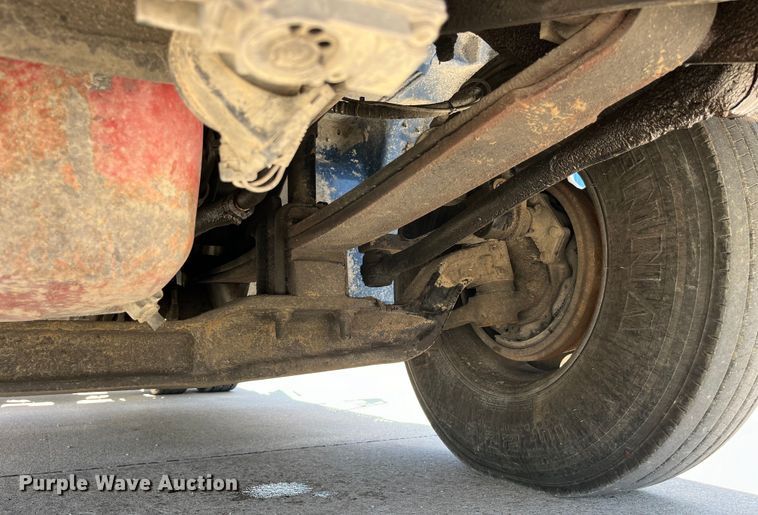 image for item LD9477 2005 International 9200i semi truck