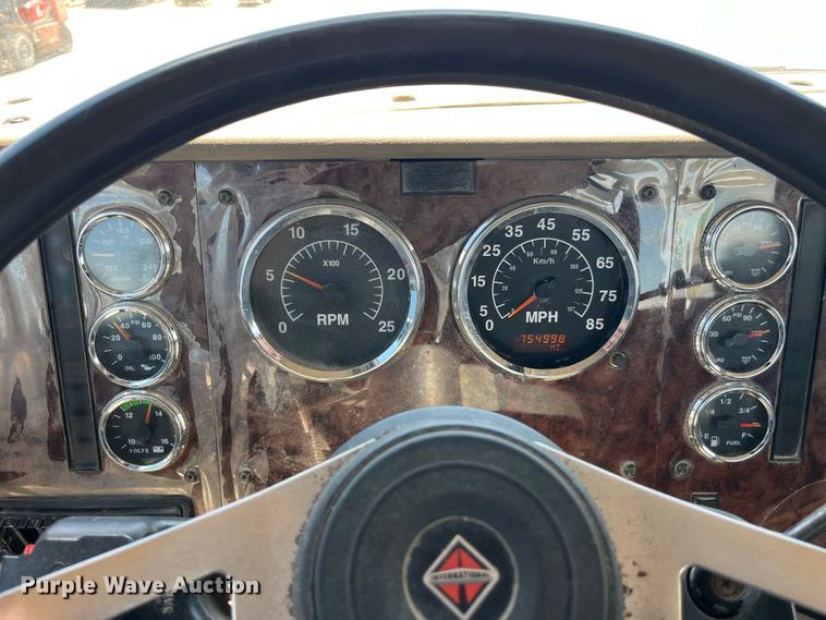 image for item LD9477 2005 International 9200i semi truck