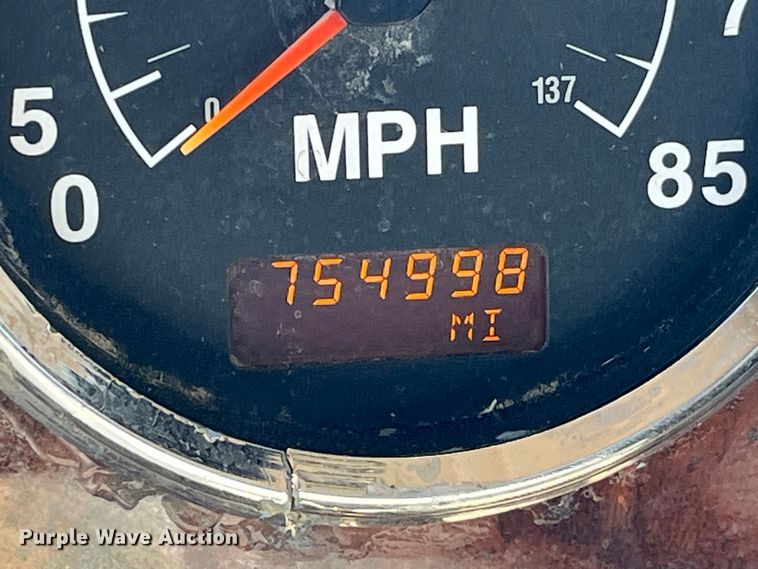 image for item LD9477 2005 International 9200i semi truck