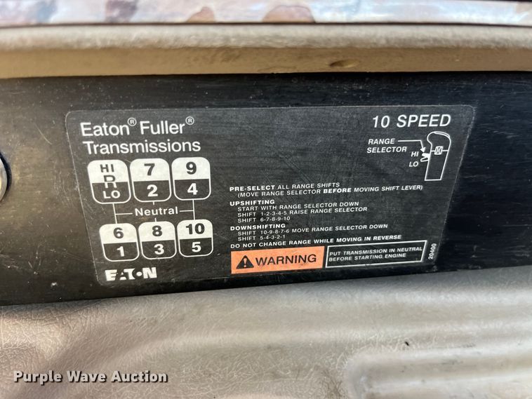 image for item LD9477 2005 International 9200i semi truck