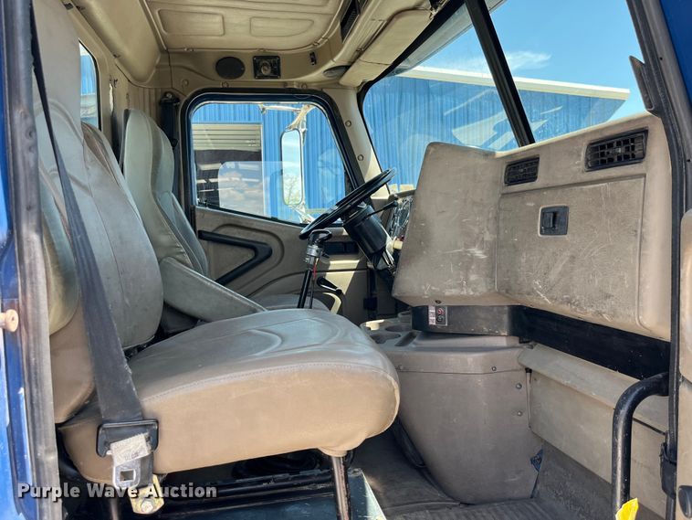 image for item LD9477 2005 International 9200i semi truck