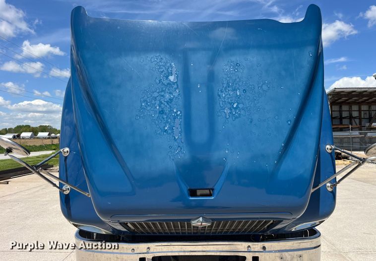 image for item LD9477 2005 International 9200i semi truck