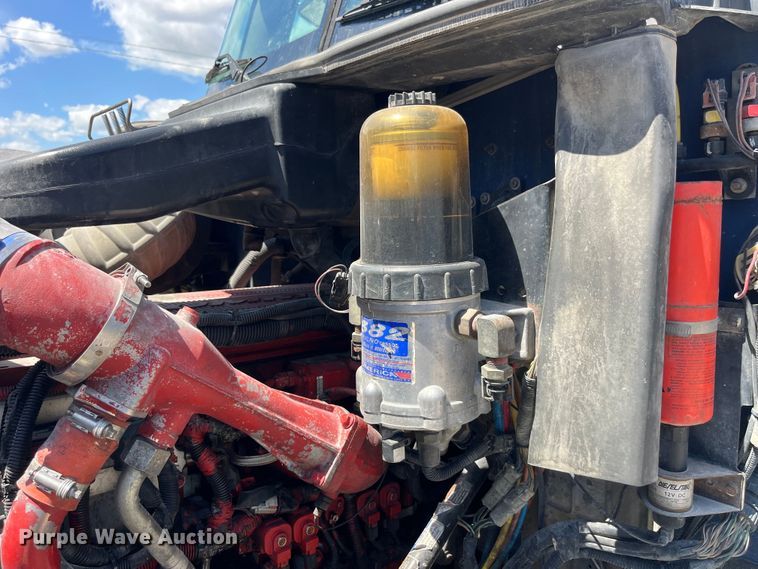 image for item LD9477 2005 International 9200i semi truck