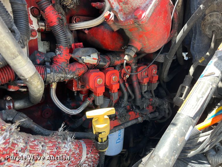 image for item LD9477 2005 International 9200i semi truck