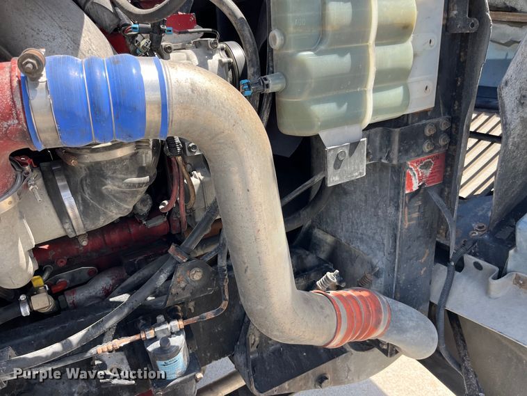 image for item LD9477 2005 International 9200i semi truck