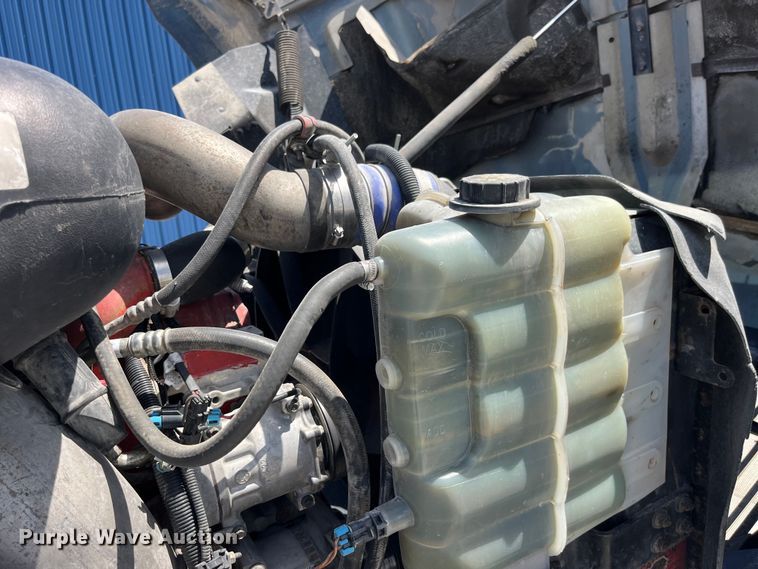 image for item LD9477 2005 International 9200i semi truck