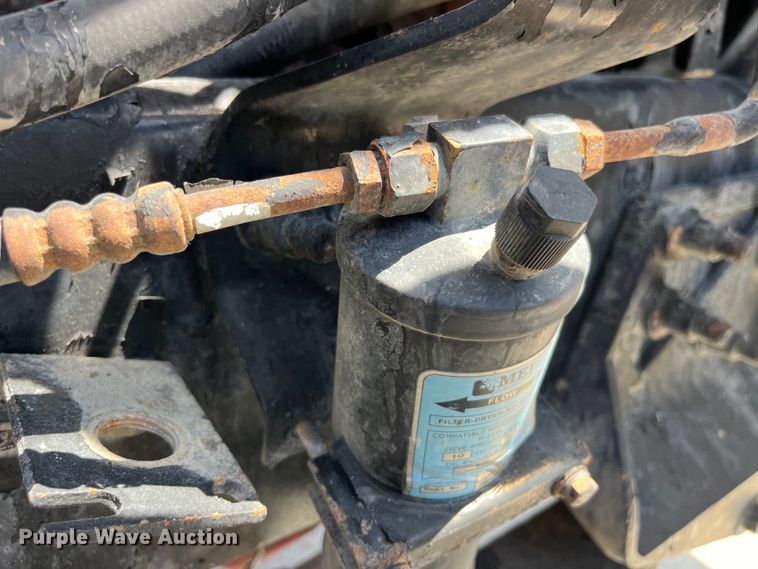 image for item LD9477 2005 International 9200i semi truck