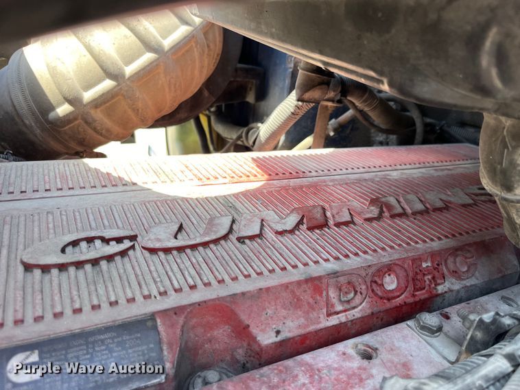 image for item LD9477 2005 International 9200i semi truck