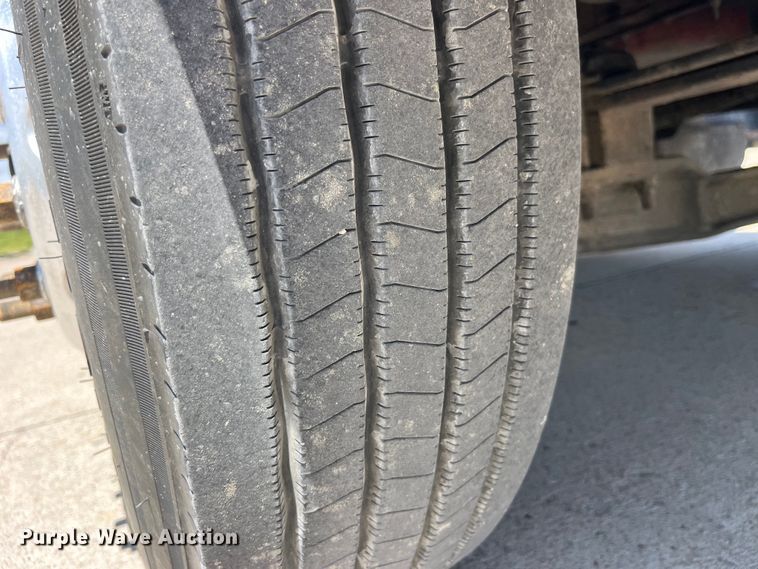 image for item LD9477 2005 International 9200i semi truck