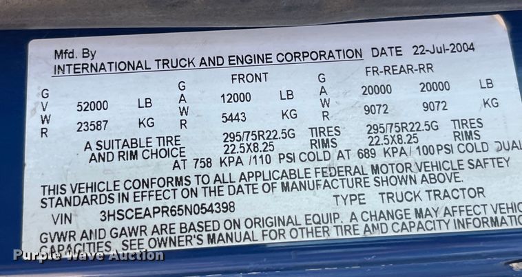 image for item LD9477 2005 International 9200i semi truck