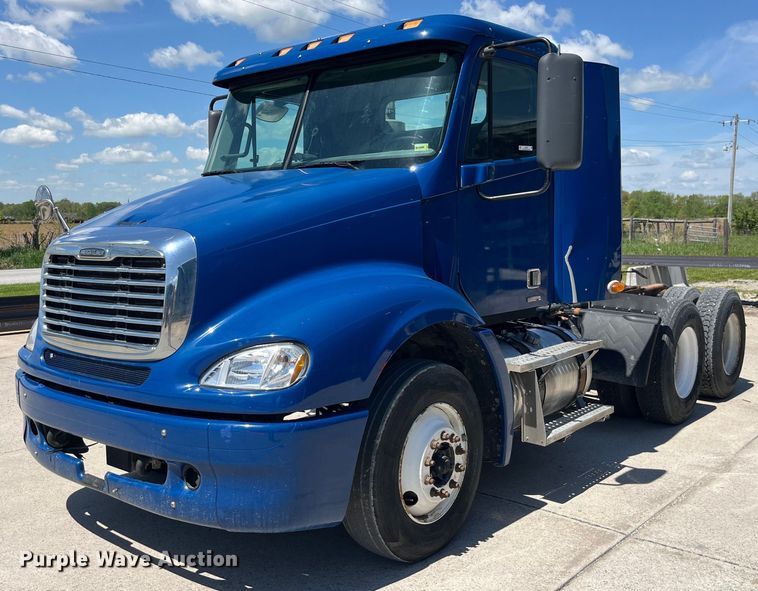 image for item LD9478 2007 Freightliner Columbia semi truck