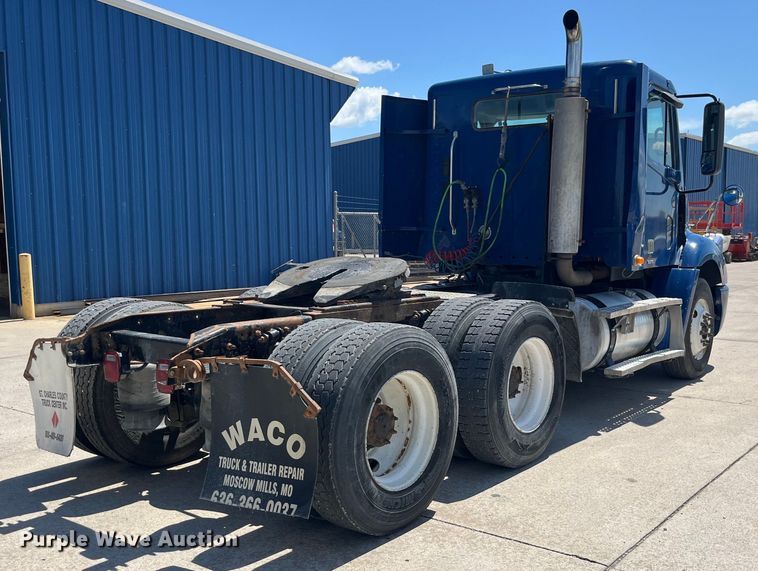 image for item LD9478 2007 Freightliner Columbia semi truck