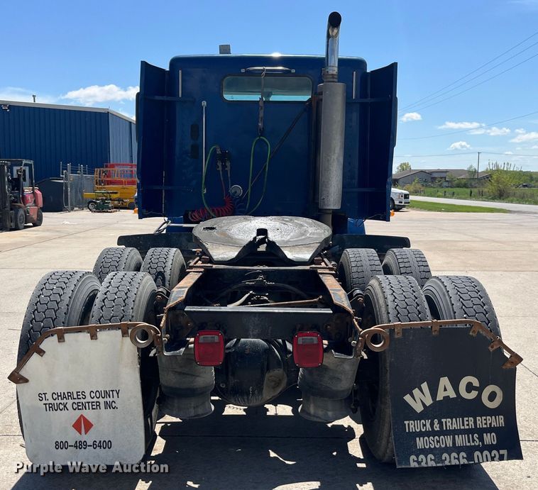 image for item LD9478 2007 Freightliner Columbia semi truck