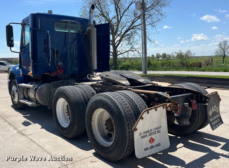 image for item LD9478 2007 Freightliner Columbia semi truck