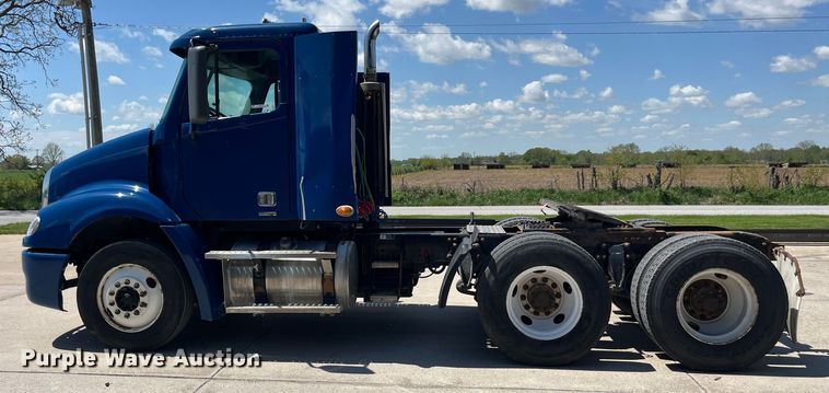 image for item LD9478 2007 Freightliner Columbia semi truck