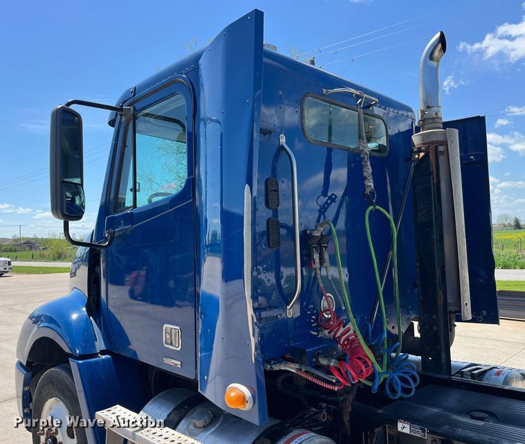 image for item LD9478 2007 Freightliner Columbia semi truck