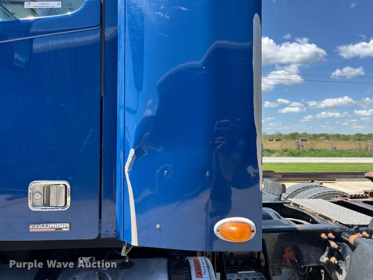 image for item LD9478 2007 Freightliner Columbia semi truck