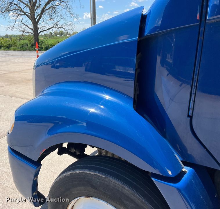 image for item LD9478 2007 Freightliner Columbia semi truck