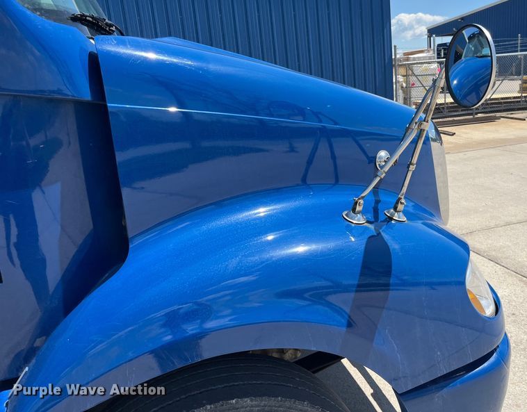 image for item LD9478 2007 Freightliner Columbia semi truck