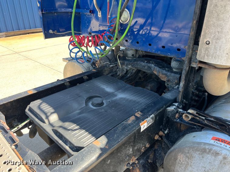 image for item LD9478 2007 Freightliner Columbia semi truck