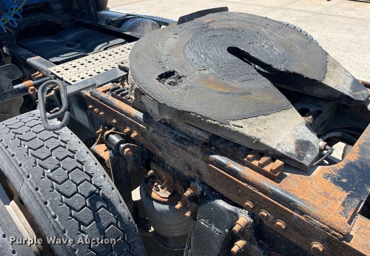 image for item LD9478 2007 Freightliner Columbia semi truck