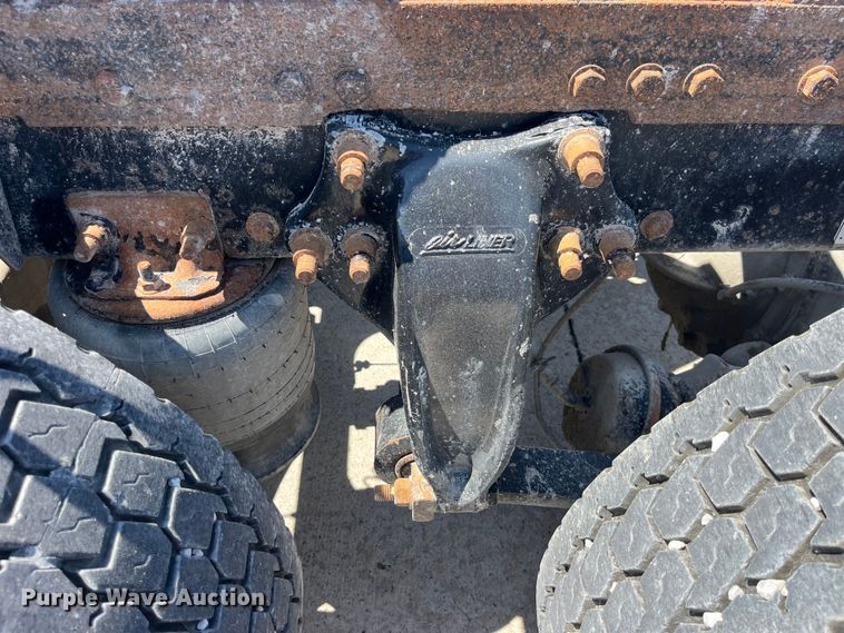 image for item LD9478 2007 Freightliner Columbia semi truck