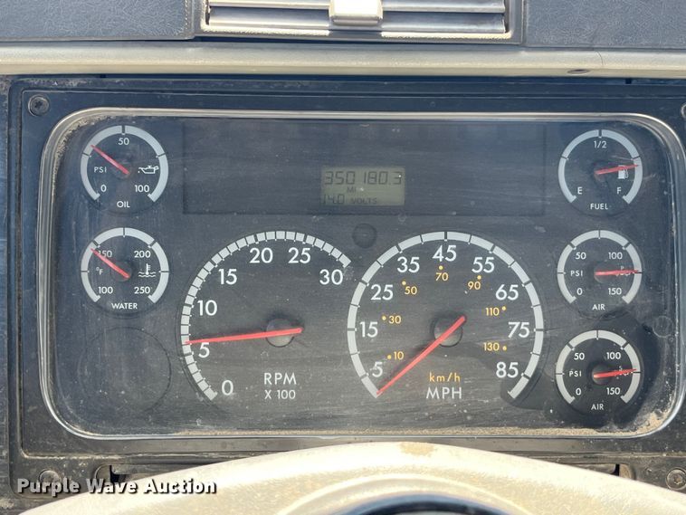 image for item LD9478 2007 Freightliner Columbia semi truck