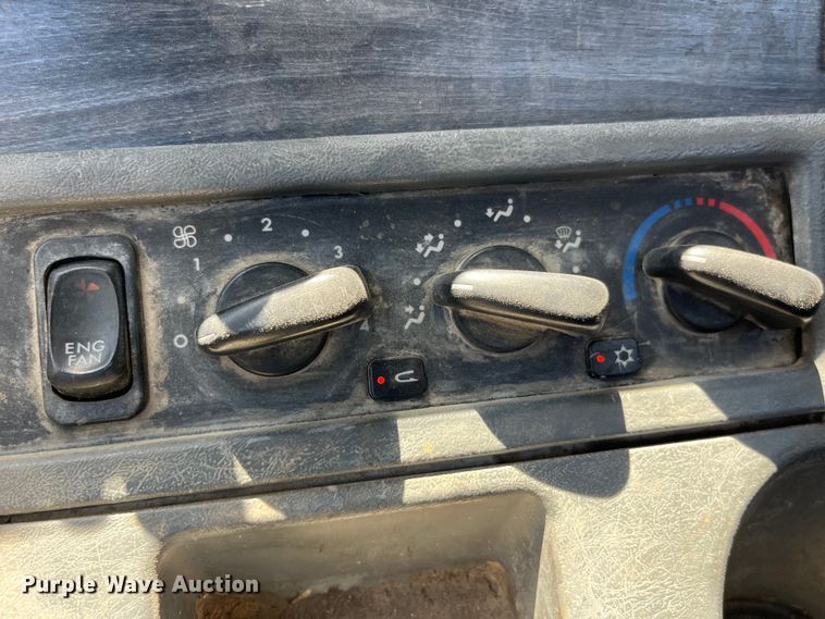 image for item LD9478 2007 Freightliner Columbia semi truck