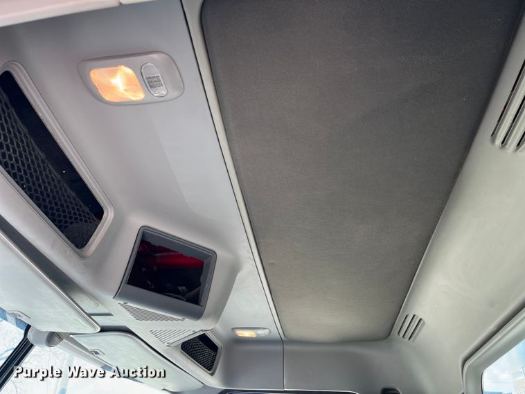 image for item LD9478 2007 Freightliner Columbia semi truck