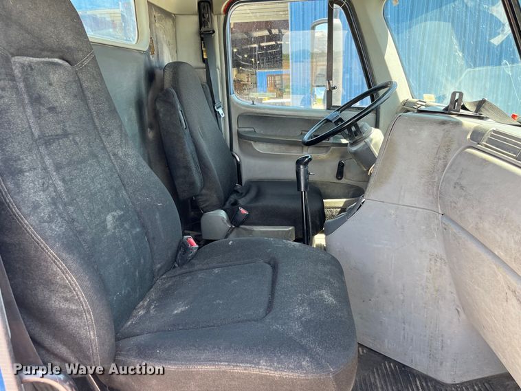 image for item LD9478 2007 Freightliner Columbia semi truck